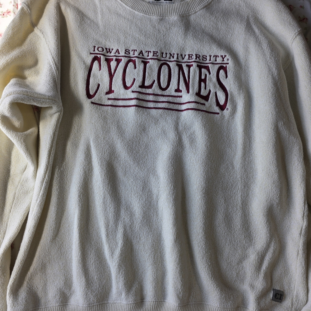 Sporto Cream Crewneck Sweater with Maroon Accents